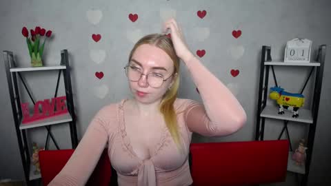 Snapshot of beatriceflyy chatting on 12.01.24 BeatriceFlyy online show from 12.01.24