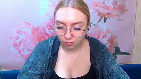 Snapshot of beatriceflyy chatting on 09.15.25 BeatriceFlyy online show from 09.15.25