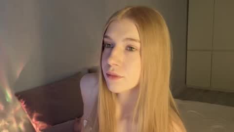 Snapshot of beatricemoonlight chatting on 03.20.26 My name is Beatrice Like my broadcast pls 3 online show from 03.20.26