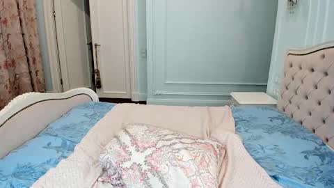 Chloe - Follow me on Fansly  online show from 12.14.25