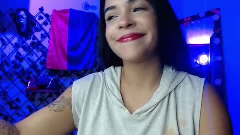 Snapshot of beautibellah chatting on 12.17.25 beautibellah online show from 12.17.25