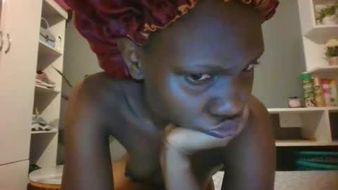 Snapshot of beautie699392 chatting on 02.03.25 Lil stunner online show from 02.03.25