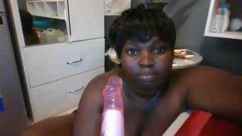 Snapshot of beautie699392 chatting on 02.07.25 Lil stunner online show from 02.07.25