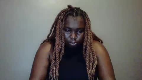 Snapshot of beautie699392 chatting on 03.10.25 Lil stunner online show from 03.10.25