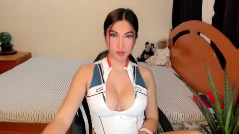 Snapshot of beautifullust chatting on 09.18.25 Queen Angela online show from 09.18.25