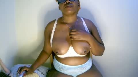 beautifulpeach2 online show from 02.06.25