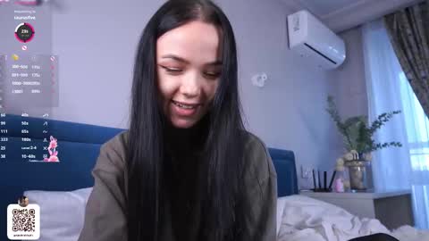 Snapshot of beauty_fuel chatting on 10.16.25 Polly online show from 10.16.25