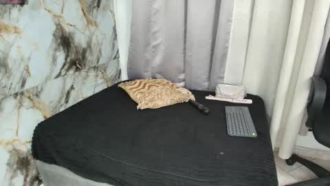 Snapshot of beauty_lana18 chatting on 12.18.25 lana online show from 12.18.25