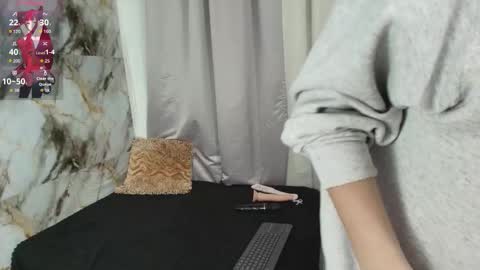 Snapshot of beauty_lana18 chatting on 12.19.25 lana online show from 12.19.25