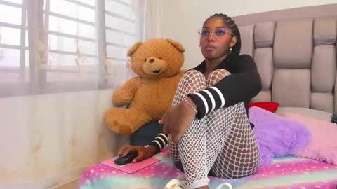 Snapshot of beauty_luci chatting on 10.11.25 beauty_luci online show from 10.11.25