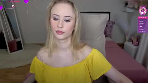 Snapshot of beauty_sashaxx chatting on 06.15.26 beauty Sasha online show from 06.15.26