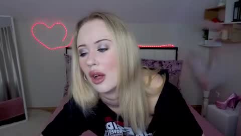 Snapshot of beauty_sashaxx chatting on 06.30.26 beauty Sasha online show from 06.30.26
