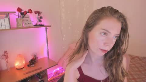 Snapshot of beautyeliise chatting on 09.23.25 Eliise online show from 09.23.25