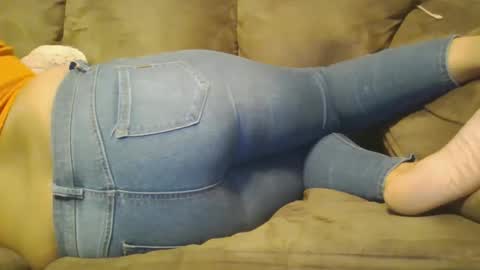 Snapshot of beautyloves chatting on 03.05.25 Beauty online show from 03.05.25