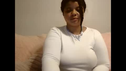 Snapshot of beautyloves chatting on 09.18.25 Beauty online show from 09.18.25