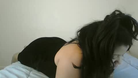 Snapshot of beautyloves chatting on 10.27.25 Beauty online show from 10.27.25