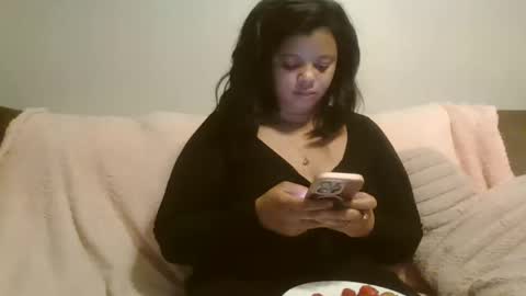 Snapshot of beautyloves chatting on 10.30.25 Beauty online show from 10.30.25