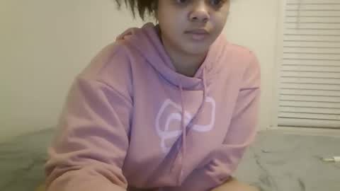 Snapshot of beautyloves chatting on 11.10.25 Beauty online show from 11.10.25