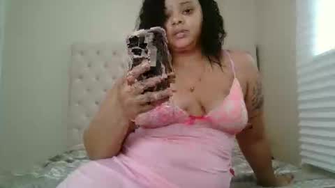 Snapshot of beautyloves chatting on 11.19.25 Beauty online show from 11.19.25