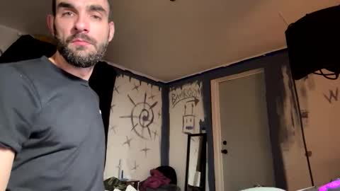 Snapshot of beautyxbeast chatting on 12.04.25 BEAST online show from 12.04.25