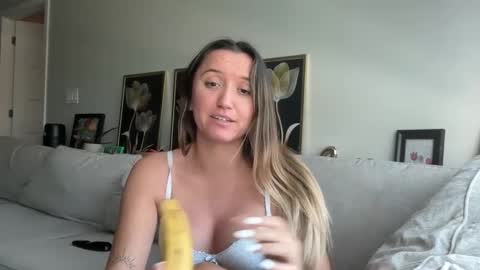 Snapshot of becca0101 chatting on 01.07.25 Becca Hart online show from 01.07.25