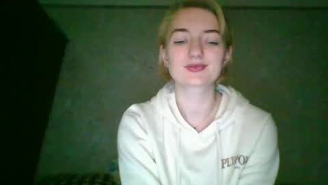 Snapshot of beckixjewelqw chatting on 04.20.26 BeckiXJewelqw online show from 04.20.26