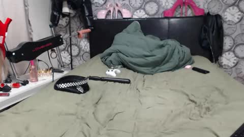 Snapshot of becky_cee chatting on 10.31.25 Becky online show from 10.31.25