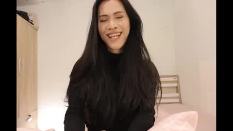 Snapshot of bee_thai chatting on 12.18.24 bee_thai online show from 12.18.24