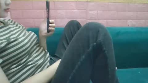 Snapshot of beebaby_xx chatting on 10.13.25 beebaby_xx online show from 10.13.25