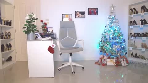 Bee if you ever see the girl who can take 12 inch all the way inside the ass try me online show from 12.18.24