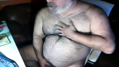 Snapshot of beers19 chatting on 11.22.25 beers19 online show from 11.22.25