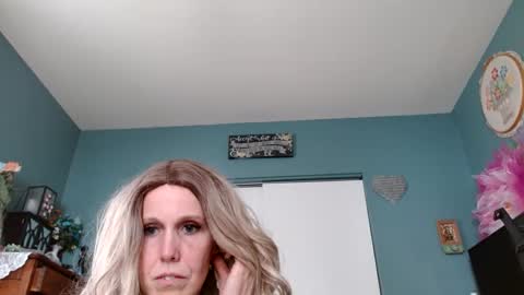 Snapshot of bekindbebrave chatting on 03.05.25 bekindbebrave online show from 03.05.25