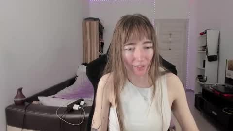 Snapshot of bekkawell chatting on 09.11.25 Lisa online show from 09.11.25