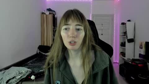 Snapshot of bekkawell chatting on 10.17.25 Lisa online show from 10.17.25