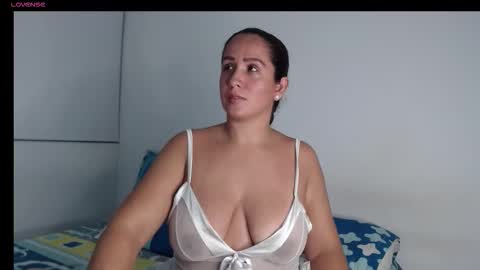 hadid online show from 10.02.25