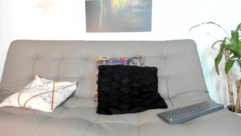 Snapshot of belamiramil chatting on 02.27.25 independent model online show from 02.27.25