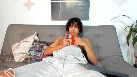 Snapshot of belamiramil chatting on 02.27.25 independent model online show from 02.27.25