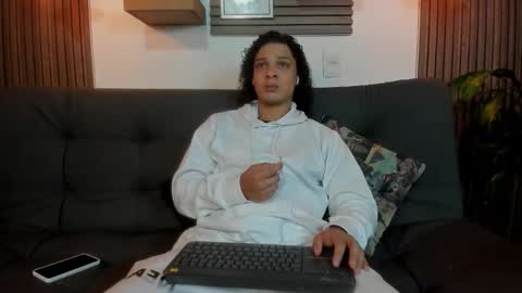 Snapshot of belamiramil chatting on 10.10.25 independent model online show from 10.10.25