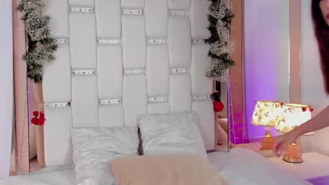 Snapshot of belindareyes chatting on 12.27.24 Bel  online show from 12.27.24