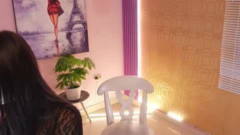 bella19   online show from 10.15.25