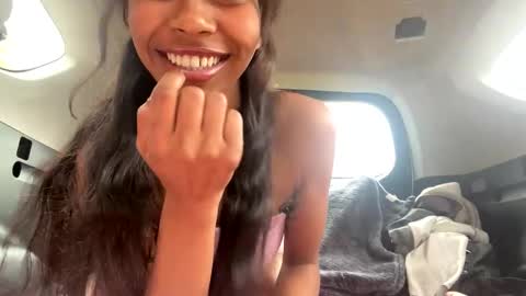 Snapshot of bella19sua chatting on 09.10.25 bella19sua online show from 09.10.25