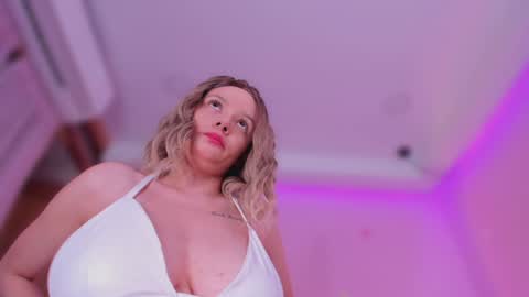 isabella online show from 03.05.25