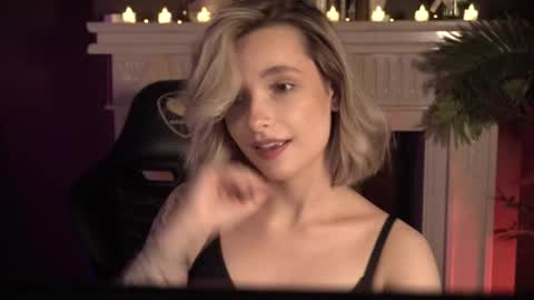 Snapshot of bella_alita chatting on 01.19.25 lita online show from 01.19.25