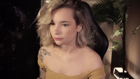 Snapshot of bella_alita chatting on 01.25.25 lita online show from 01.25.25