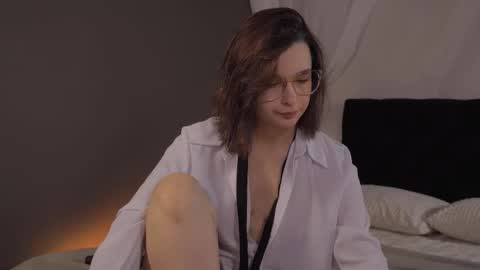 Snapshot of bella_alita chatting on 10.25.25 lita online show from 10.25.25