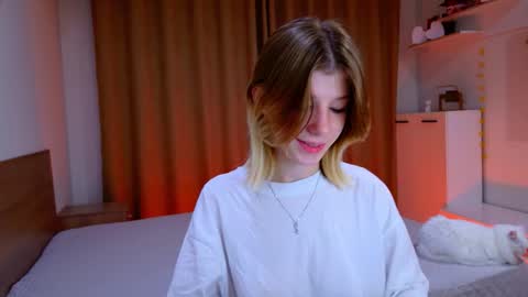 Snapshot of bella_amoury chatting on 11.02.25 Bella online show from 11.02.25