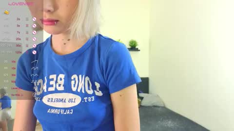 Snapshot of bella_boni chatting on 12.16.25 Sofia online show from 12.16.25