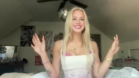 Snapshot of bella_christian chatting on 06.05.26 Bella Baby online show from 06.05.26