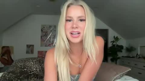 Snapshot of bella_christian chatting on 07.24.26 Bella Baby online show from 07.24.26