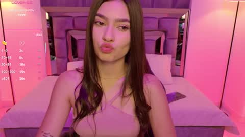 Snapshot of bella_clark2 chatting on 11.26.25 Bella online show from 11.26.25